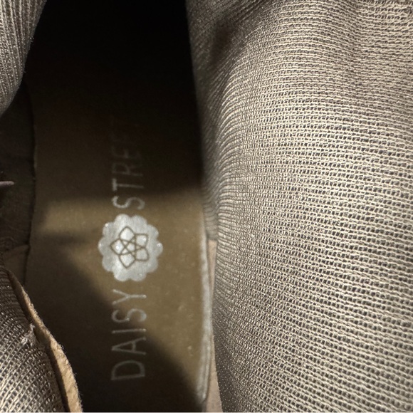 Stylish Tan Over the Knee Boots - Picture 4 of 4